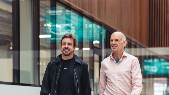 Fernando Alonso y Adrian Newey, juntos en la fábrica de Aston Martin